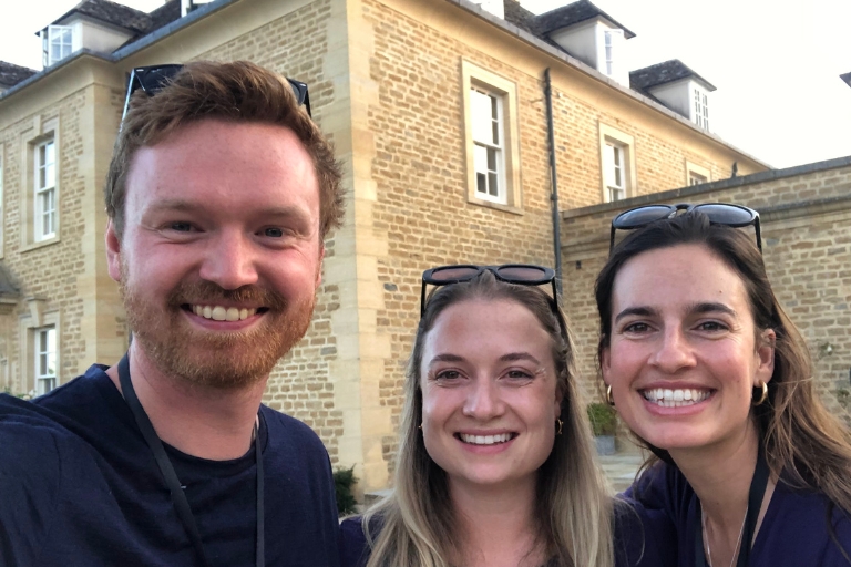 smiling-guests-cotswolds