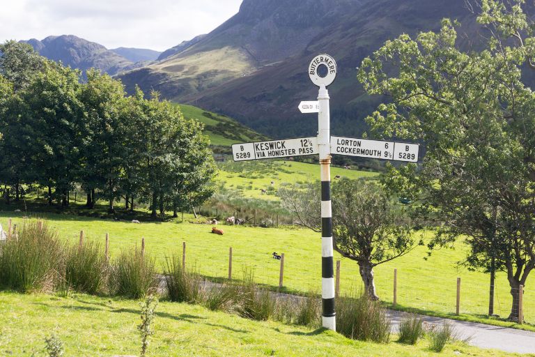 road-sign-lake-district-buttermere-valley