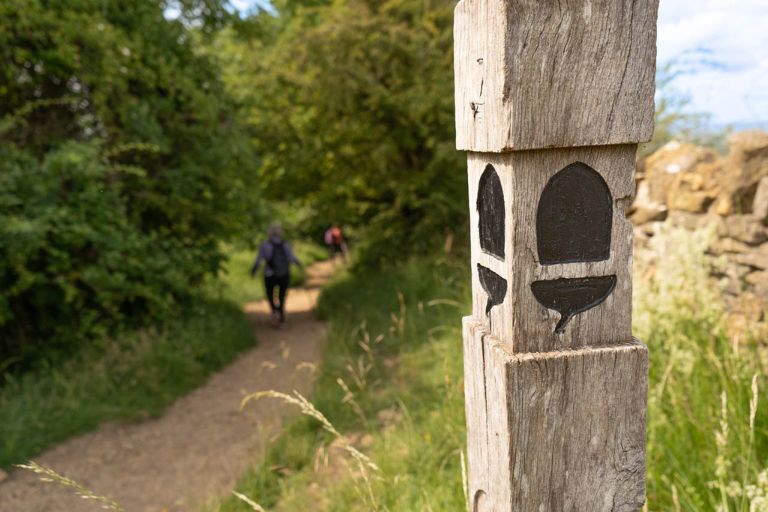 cotswold-way-national-trail-marker