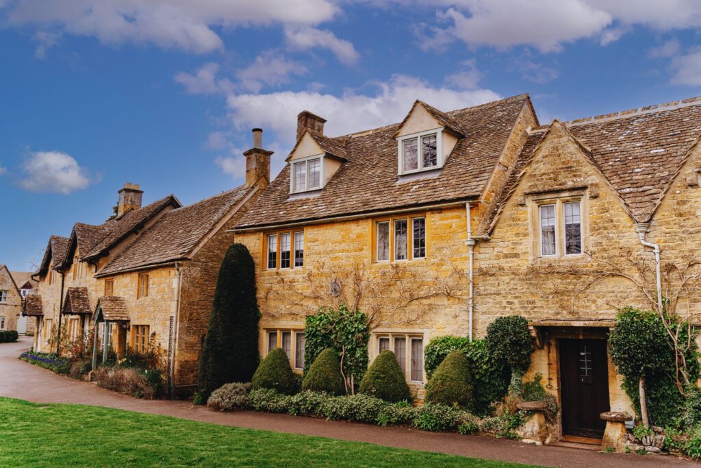 Cotswolds Weather by Month 
    A geographical weather forecast guide to help you plan your trip and stay informed