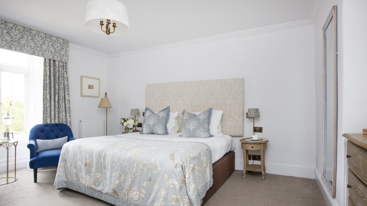 lords-of-the-manor-hotel-1_rsz_11062026144735414png