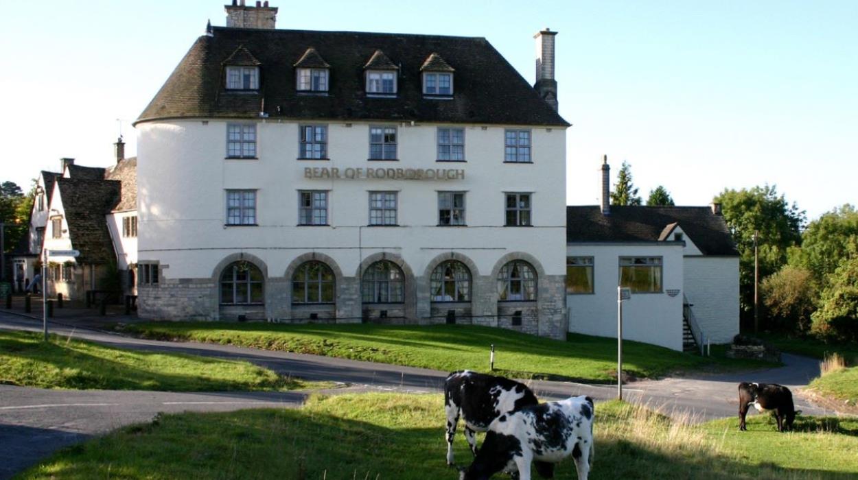 the-bear-of-rodborough_rsz_27082025113248761jpg