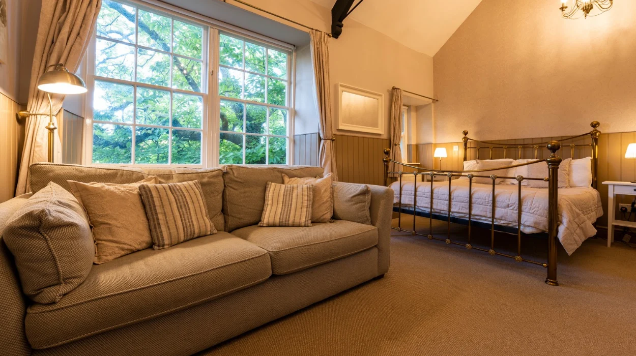 the-swan-hotel-wotton-under-edge-1_rsz_11062026133132922png